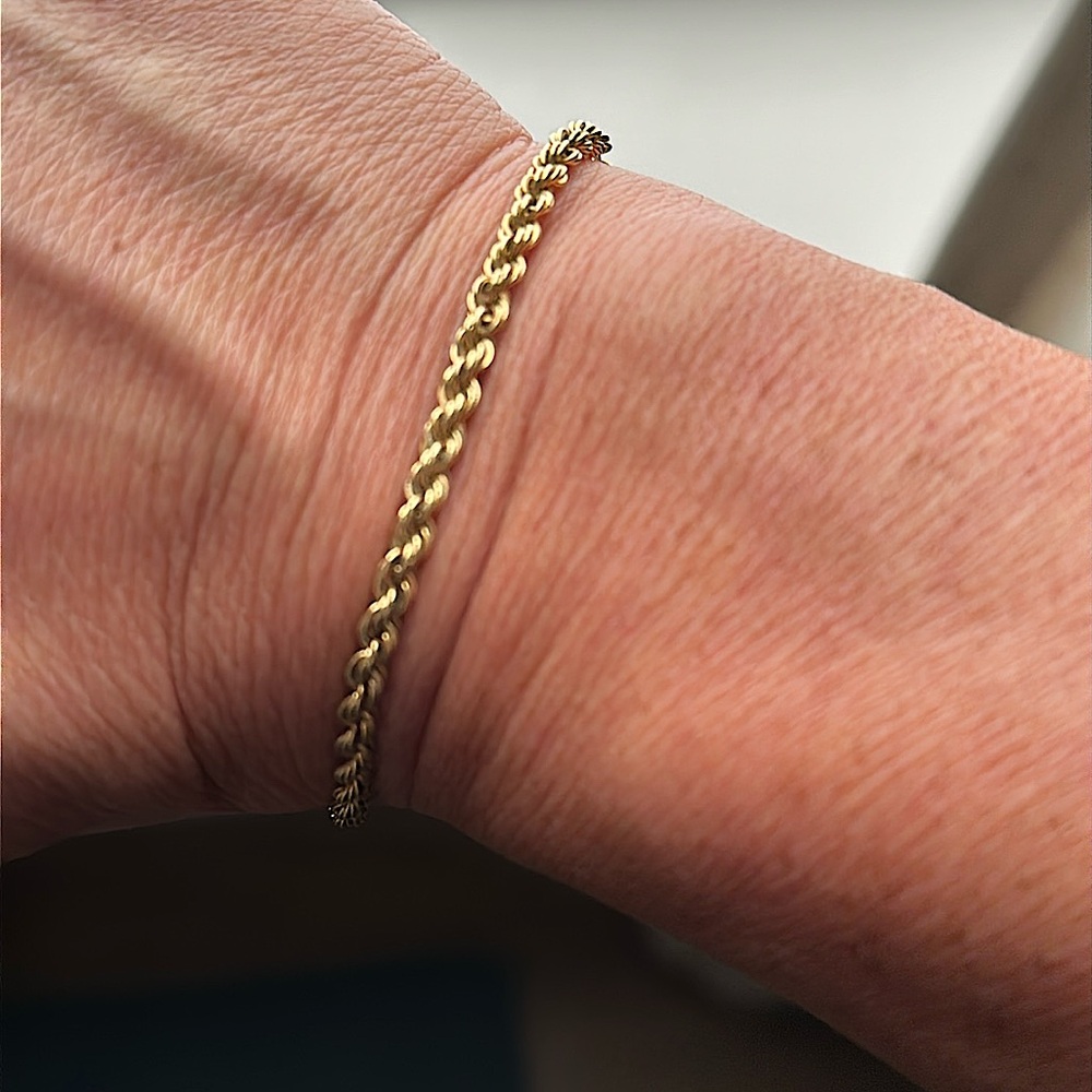 EUC 18k Solid Gold Rope Bracelet with Barrel Clasp